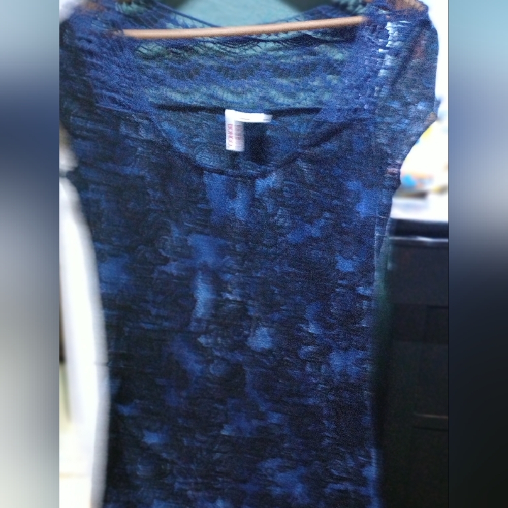 Bluetop with roses